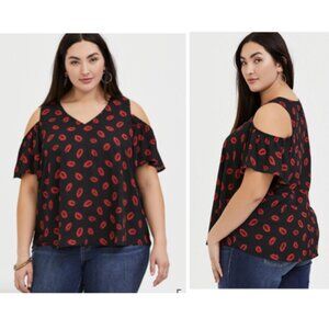 💋TORRID Georgette Flutter Sleeve Cold Shoulder Lips Blouse Size 1